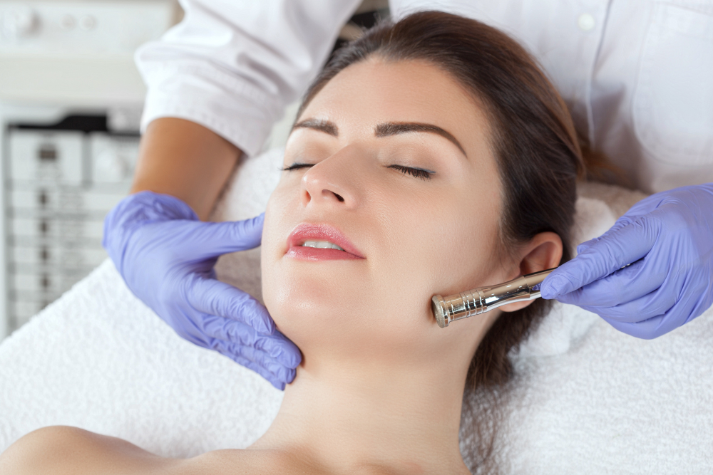 how to dermaplane face